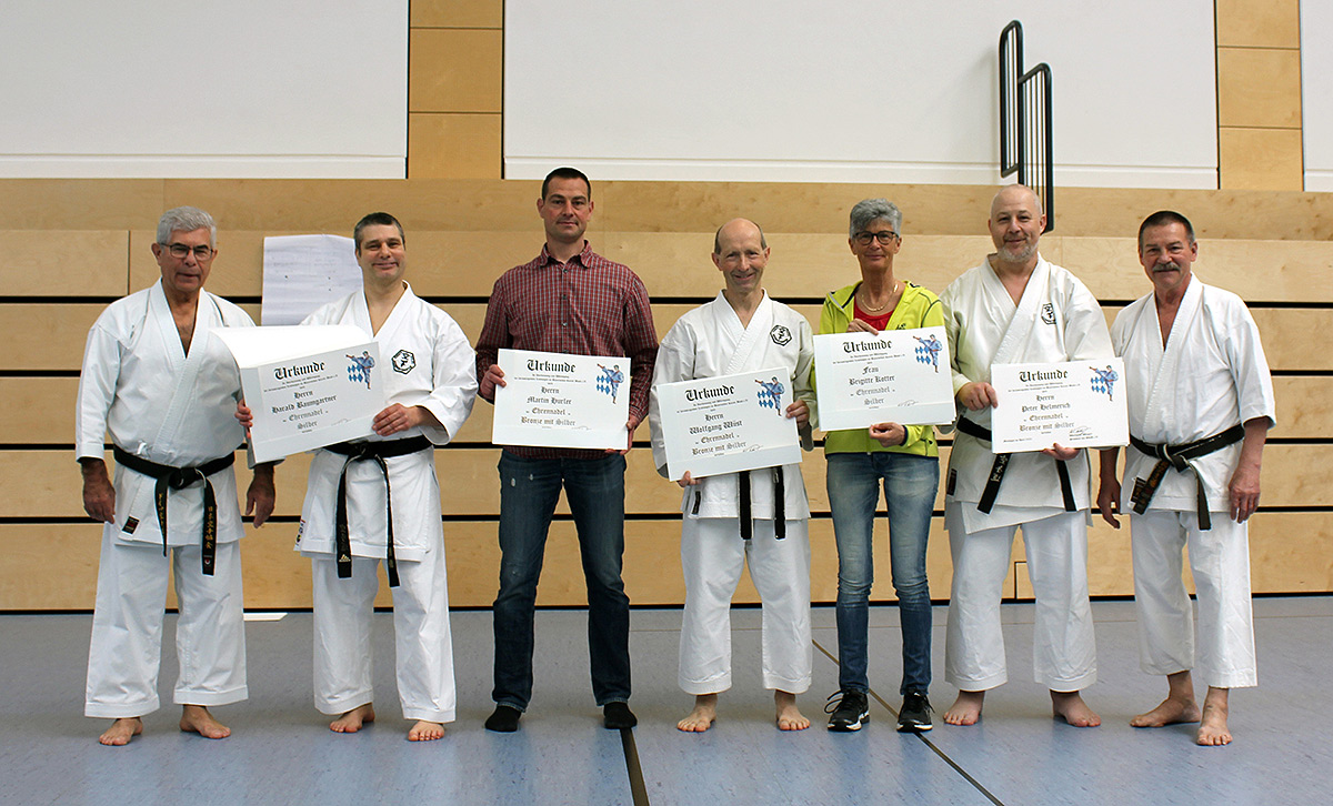 Karate Dojo Herbertshofen: Mitglieder & Abteilung Karate für 50 jähriges Bestehen geehrt