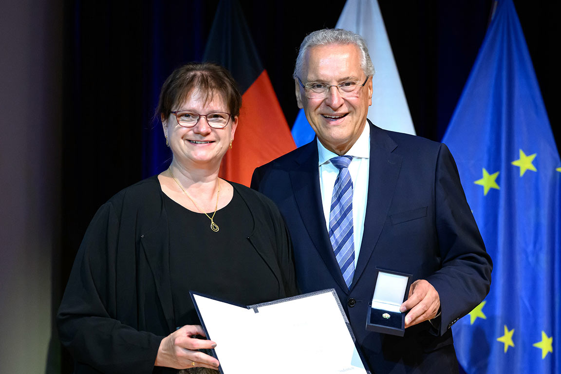 Claudia Junge erhält Ehrenzeichen des Bayer. Ministerpräsidenten 